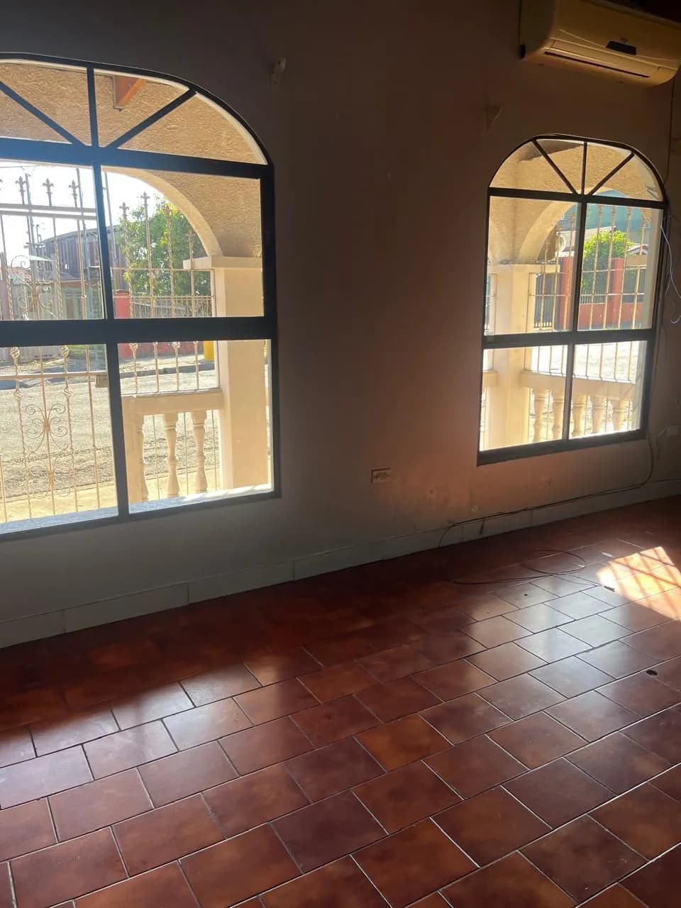 Propiedad esquinera con alto potencial comercial — foto 5