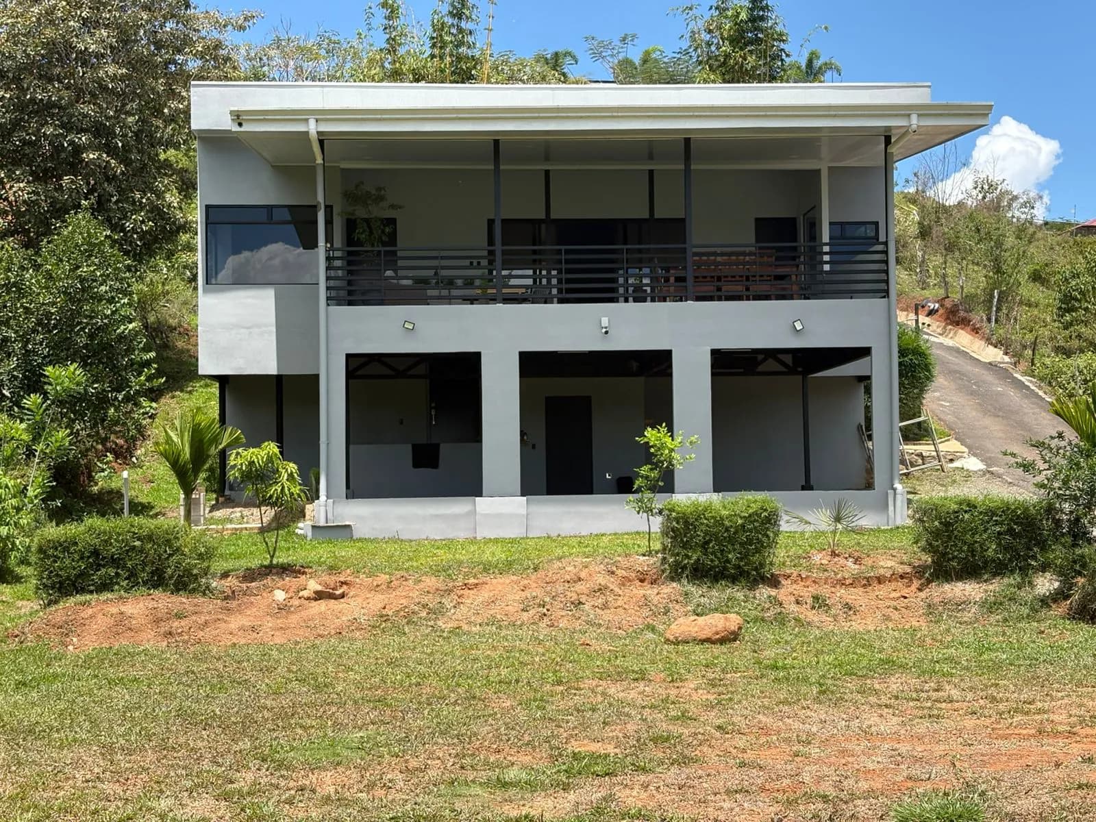 Gran propiedad en El Hoyón, Pérez Zeledón: casa de 3 dormitorios y más de 2.600 m² de terreno